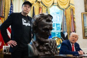 La batalla Musk-Trump saca a Tesla del club del billón en Bolsa